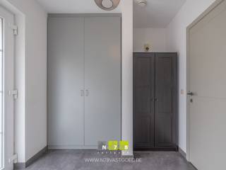 <strong>EENGEZINSWONING MET 3 SLAAPKAMERS TE ELEN.</strong><br /><br /><strong>TROEVEN<br /></strong><span>- Ligging met vlotte verbinding naar Dilsen-Stokkem, Maaseik en de Nederlandse grens.</span><br /><span>- Instapklare gezinswoning.</span><br /><span>- Bewoonbare oppervlakte van 141m².</span><br /><span>- Drie volwaardige slaapkamers en dressing.</span><br /><span>- Volledig omheinde tuin met terras.</span><br /><span>- Garage.</span><br /><br /><strong>KELDERVERDIEPING</strong><br />- Kruipkelder.<br /><br /><strong>GELIJKVLOERS</strong><br />- Inkomhal (2,45m x 2,85m = 6,98m²): tegelvloer.<br />- Woonkamer (4,00m x 8,90m = 35,60m²): houten trap naar verdieping 1, deur naar tuin, tegelvloer.<br />- Keuken (3,40m x 3,20m = 10,88m²): keukeneiland (onderkasten, spoelbak), keukenwand (keramische kookplaat, dampkap, oven, koelkast), deur naar tuin, tegelvloer.<br />- Toilet (0,90m x 1,80m = 1,62m²): hangtoilet, lavabo, tegelvloer.<br />- Berging (1,90m x 1,80m = 3,42m²): aansluiting wasmachine en droogkast, luik naar kruipkelder, tegelvloer.<br /><br /><strong>VERDIEPING +01</strong><br />- Overloop (4,20m x 1,00m = 4,20m²): laminaatvloer.<br />- Badkamer (2,90m x 2,90m = 8,41m²): badkamermeubel (spiegel, dubbele lavabo met onderkast), inloopdouche, ligbad, wandbetegeling, tegelvloer.<br />- Slaapkamer 1 (2,90m x 6,70m = 19,43m²): dressing, laminaatvloer.<br />- Slaapkamer 2 (3,35m x 3,22m = 10,79m²): laminaatvloer.<br />- Slaapkamer 3 (3,50m x 2,75m = 9,63m²): laminaatvloer.<br />- Berging (2,95m x 1,80m = 5,31m²): CV-installatie aardgas, laminaatvloer.<br /><br /><strong>EXTERIEUR</strong><br />- Omheinde tuin: kunstgras, bereikbaar via achterpoort.<br />- Terras (7,20m x 4,00m = 28,80m²): terrastegels.<br />- Garage (5,80m x 3,60m = 20,88m²): handmatige sectionale poort, betonvloer.<br /><br /><strong>EXTRA INFORMATIE</strong><br /><span>Deze woning wordt sinds 2015 verhuurd aan een basishuurprijs van 750 EUR per maand; geïndexeerd betekent dit een actuele huurprijs van 1003,65 EUR per maand. De koper dient dus rekening te houden met het lopende huurcontract. De huurovereenkomst opzeggen voor eigen bewoning kan van zodra u eigenaar bent en mits een opzegtermijn. U dient er dan rekening mee te houden dat de huurder een termijn krijgt om een nieuwe woning te zoeken.<br /></span><br />Bekijkt u deze advertentie via een aanverwante vastgoedsite, surf dan zeker naar onze website www.N78vastgoed.be voor een uitgebreide beschrijving en foto's. Meer info: +32 (0)89 86 18 88 of info@N78vastgoed.be.