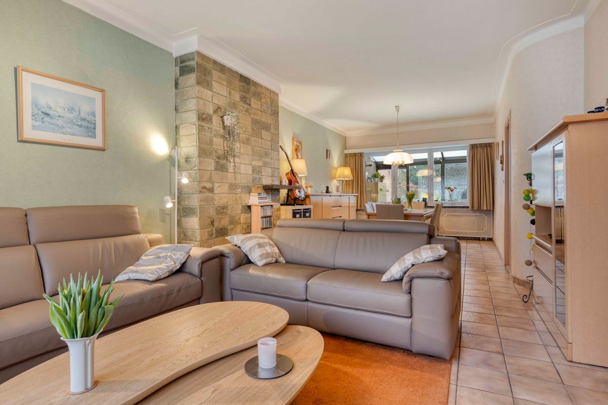 Huis met 3 slpks, ruime en prachtige tuin en garage te koop - foto 2