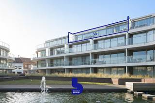 Tussen Oostende en Bredene, waar strand en rust elkaar ontmoeten, vind je dit stijlvol en luxueus afgewerkt penthouse. Het ligt in een...