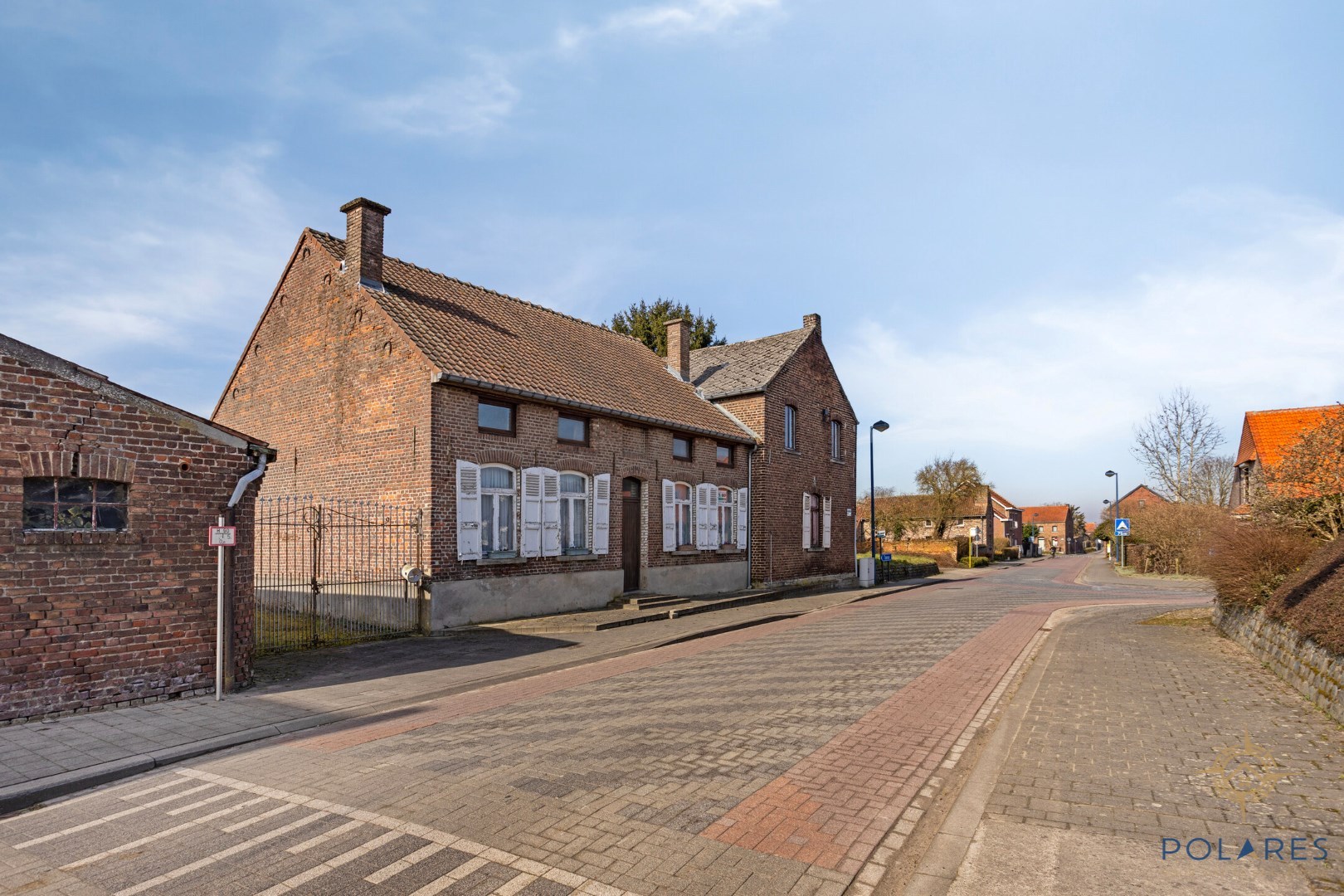 Projet de rénovation : logement avec dépendances et hangar sur 50 ares. - photo 3