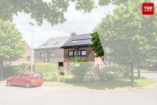 In een rustige straat zonder doorgaand verkeer bevindt zich dit lichtrijke duplexappartement, omringd door groen en toch op een uiterst rustige...
