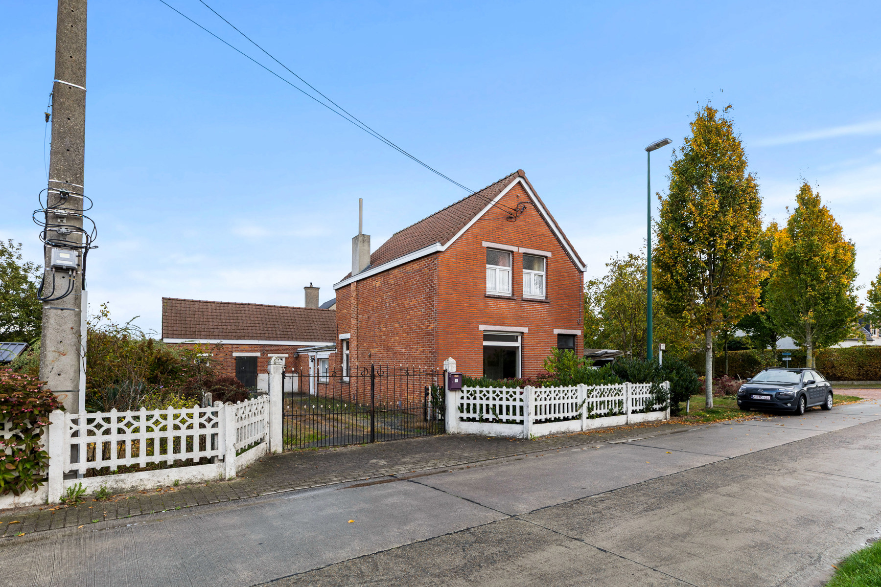 Te renoveren woning in bijzonder rustige straat in Aalter - foto 1