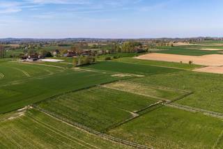 SECRET SALE – Paardenaccommodatie met gerenoveerde woningOp een idyllische, rustige locatie in het rustige en groene Pajottenland vindt u deze...