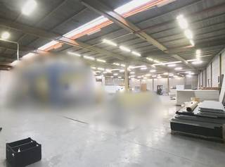 Magazijn/productieruimte van ca. 3.027m² met ruime parking te Oostrozebeke.Specificaties:- vloeroppervlakte van ca. 3.027m²- gepolierde...
