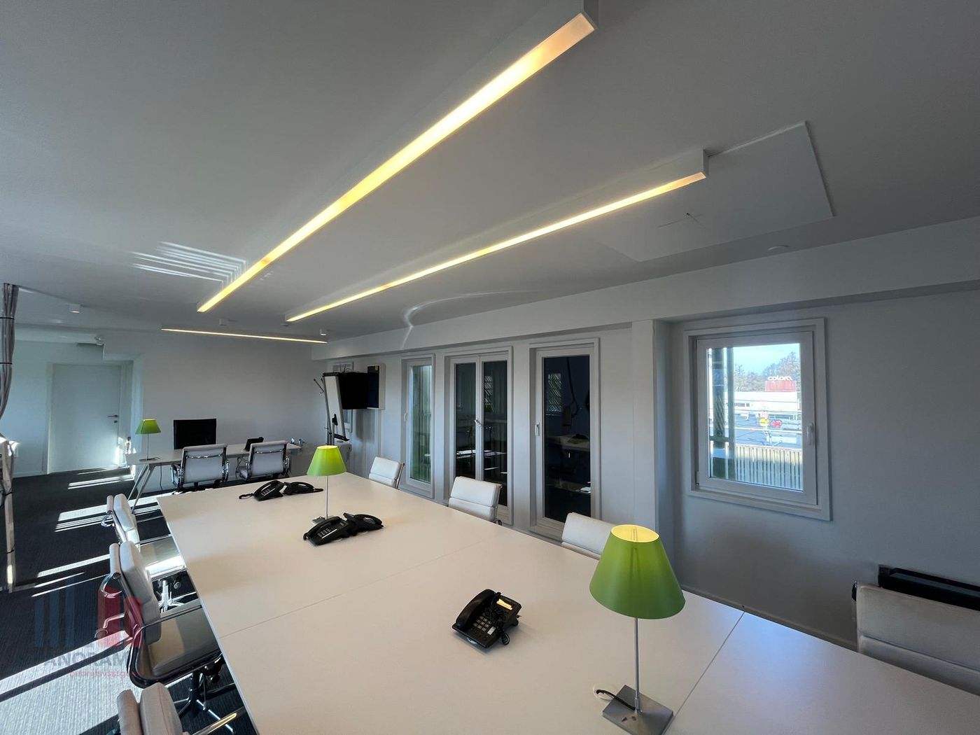 Modern office spaces with terrace and prime location on E40 slip road - photo 2