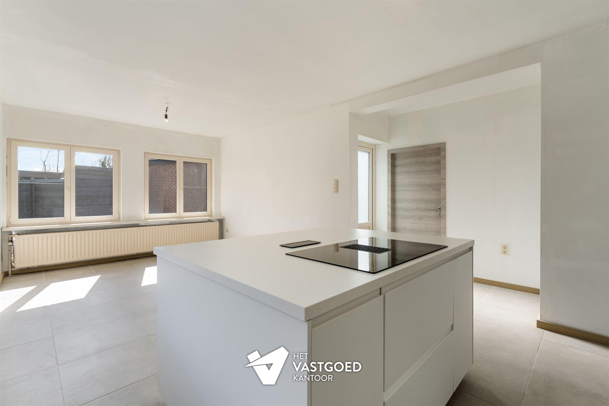 RECENT GERENOVEERDE RUIME WONING (220M²) MET 5 SLAAPKAMERS EN TUIN MET TUINKAMER TE BERINGEN - foto 5