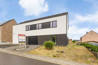 RUIME NIEUWBOUWWONING MET 3 SLAAPKAMERS.Ben je op zoek naar een instapklare woonst op een heerlijk rustige locatie? Kijk dan zeker eens naar deze...