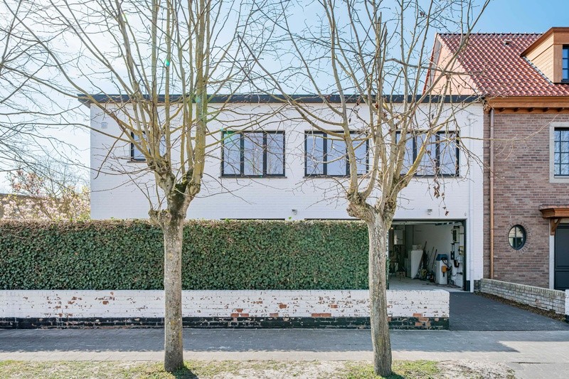 Move-in ready home with a delightful south-facing garden - photo 3