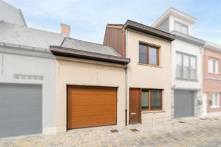 Instapklare, energiezuinige woning met toffe tuin en garage in WetterenDeze volledig gerenoveerde woning in Wetteren combineert hedendaags design met...