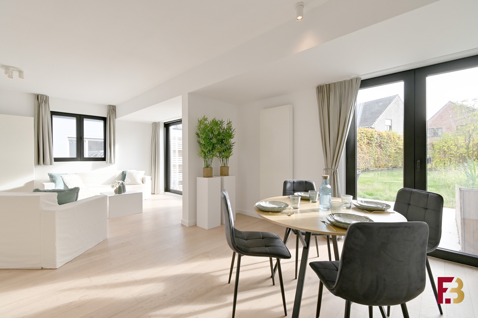 Gelijkvloersappartement met tuin en twee garages in hartje Zwijnaarde - foto 4