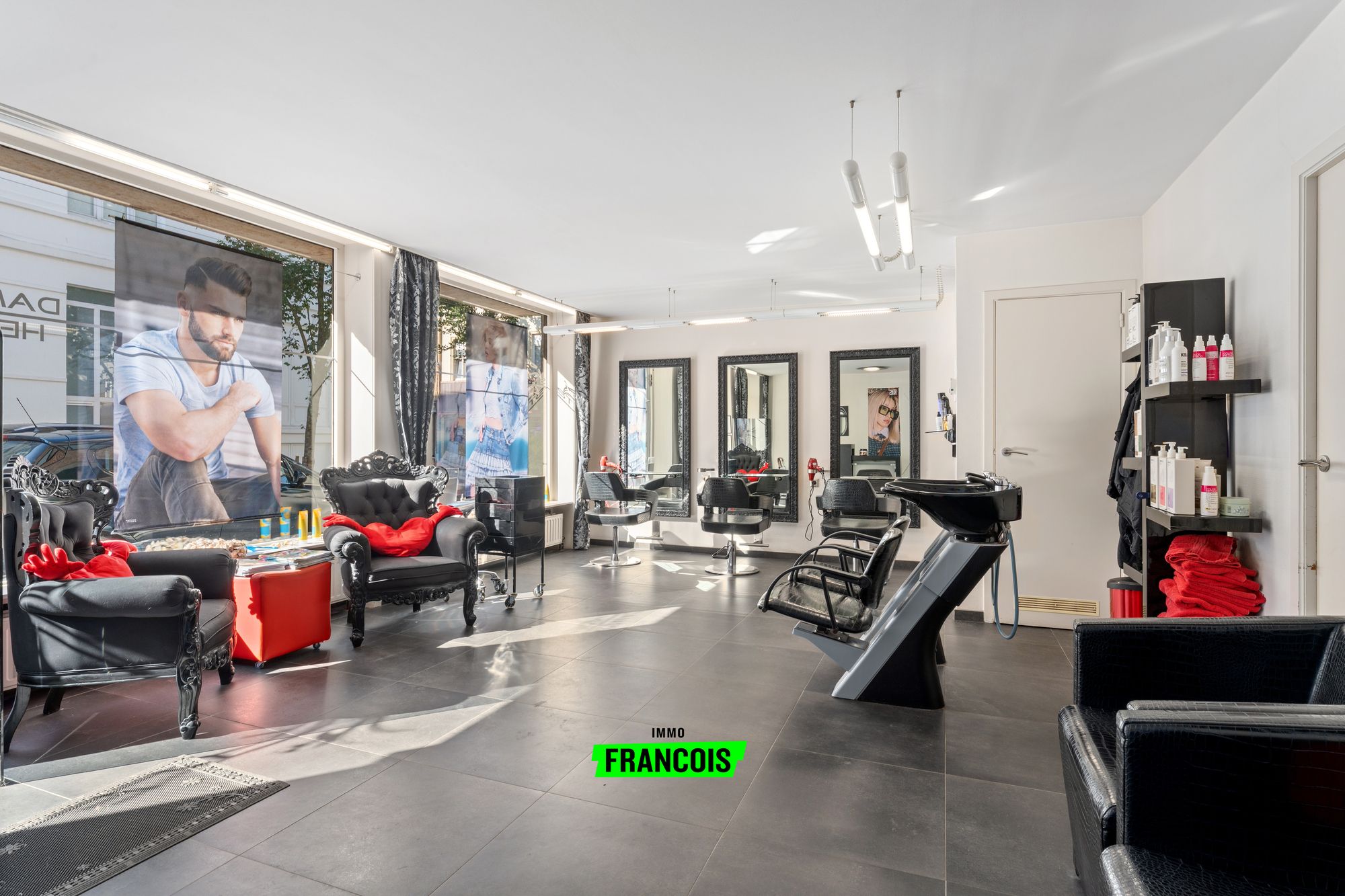 Commercieel pand op goed bereikbare ligging nabij centrum Oostende. - foto 2