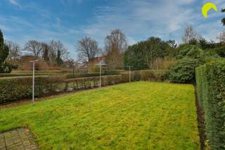 Eerste kijkdag zondag 8 februari - op afspraak - bieden mogelijk tot di 10 februari 18u. Deze woning bevindt zich in de rustige Mayerlei met in de...