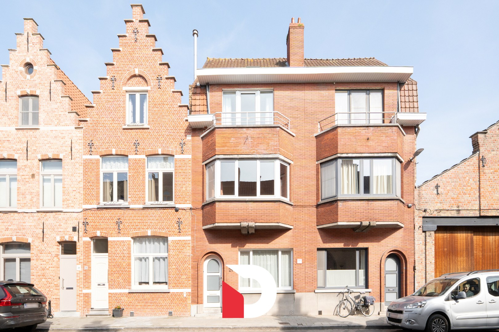 Riante burgerwoning te Kristus-Koning met 4 slk tuin en garagebox - foto 1