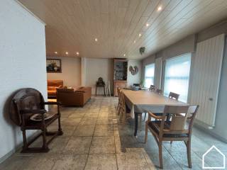 Uitzonderlijk eigendom te Elverdinge (Ieper) – Opp. 555 m²Bekijk zeker de vastgoedvideo via deze link: https://youtube.com/shorts/Q4OAZCsc83QIn het...