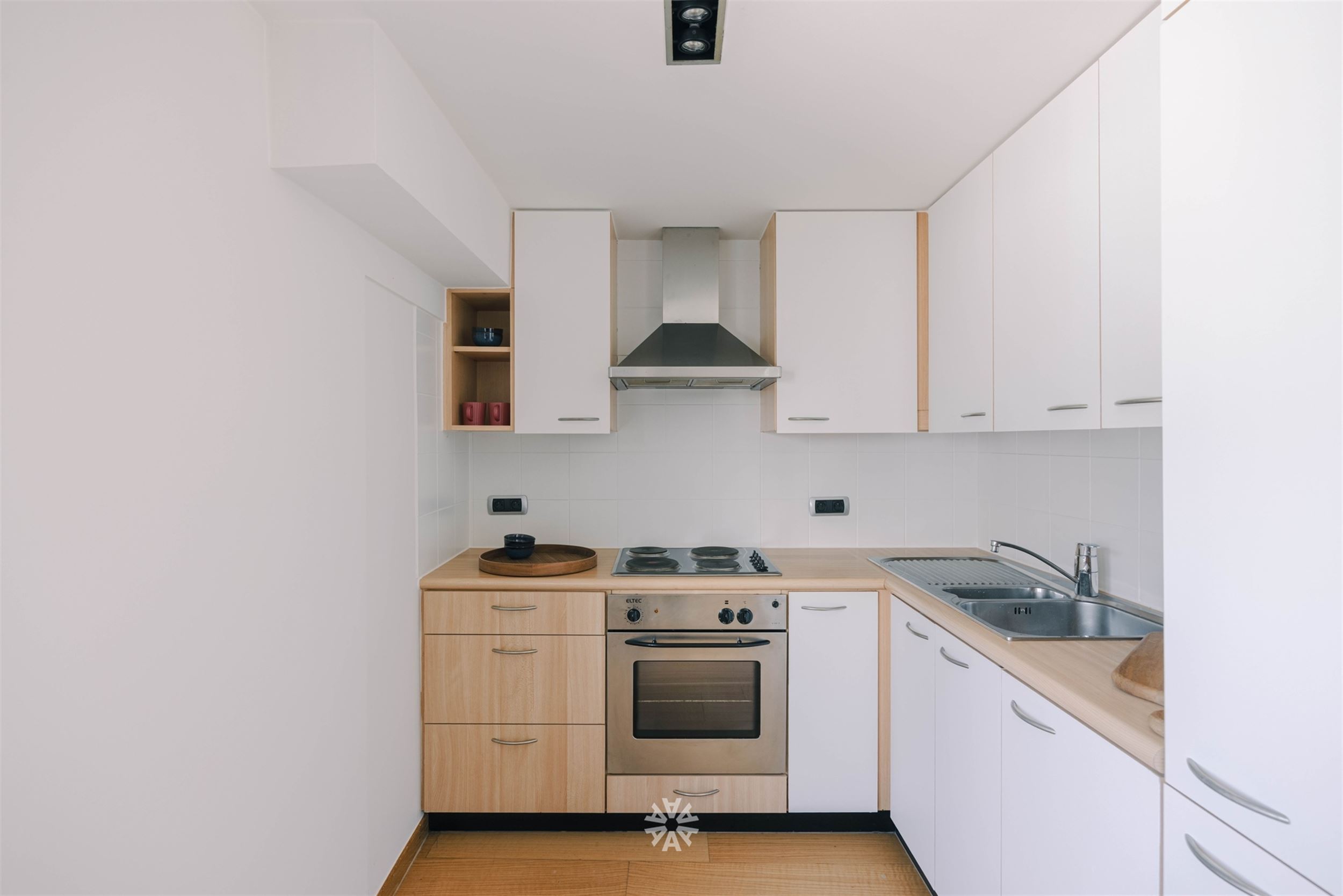 Centraal gelegen appartement met hoge plafonds en aangename lichtinval - foto 5