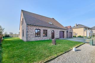 Rustig wonen in het groen – instapklare eengezinswoning met 3 ruime slaapkamers en vrijstaande garageIn een landelijke en rustige omgeving bevindt...