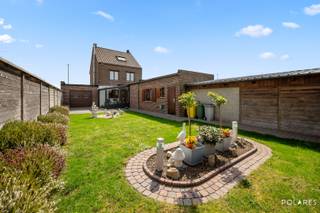 ** Kijkdag 27 april - reserveer uw bezoek via www.polares.eu **Deze vrijstaande woning met 3 slaapkamers en overvloedige bergruimte is gelegen in het...