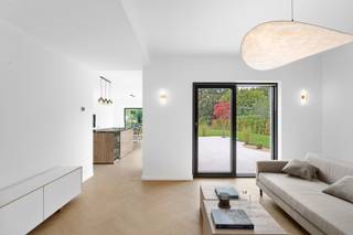 Professionele totaalrenovatie met hedendaags comfortEnergiezuinig en toekomstgericht - EPC-A+Slimme en stijlvolle indelingOnderhoudsvriendelijke tuin...