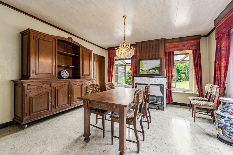 Hooglede-centrum. Charmante | ruime | half open bebouwing op 740m2 met > 4 slaapkamers, apart bijgebouw van +/- 60m2. Ideaal voor gezinnen / extra polyvalente ruimtes, ideaal gelegen. - foto 5