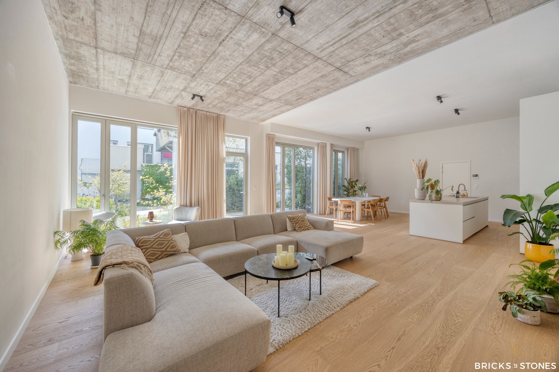 Verborgen parel: gelijkvloers appartement met terras - foto 1