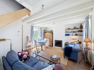 Charmant gerenoveerde woning met 3 slaapkamers, 3 badkamers en ZUIDgerichte tuin in het hart van Lissewege!<br /><br /><span><span><span><span><span><span><span><span><span><span><span><span><span><span>Welkom in deze sfeervol gerenoveerde woning, gelegen i</span><span>n het pittoreske witte dorp Lissewege, op een boogscheut van Brugge en de Belgische kust. Lissewege staat bekend om zijn authentieke charme, gezellige dorpskern en uitstekende bereikbaarheid. </span></span></span></span></span></span></span></span></span></span></span></span></span></span><br /><span><span><span><span><span><span><span><span><span><span><span><span><span><span>Achter de charmante gevel schuilt een verrassend ruime en instapklare woning waar authenticiteit en hedendaags wooncomfort perfect samengaan. De woning beschikt over drie volwaardige slaapkamers en maar liefst drie stijlvolle badkamers, waardoor ze ideaal is voor gezinnen, mensen die graag gasten ontvangen of wie op zoek is naar extra comfort.</span></span></span></span></span></span></span></span></span></span></span></span></span></span><br /><span><span><span><span><span><span><span><span><span><span><span><span><span><span>De lichtrijke leefruimte vormt samen met de gezellige keuken het hart van de woning en biedt een aangename verbinding met de zuidgerichte tuin. Hier geniet u de hele dag van de zon in alle rust – de perfecte plek om te ontspannen, te tuinieren of gezellig te tafelen met familie en vrienden.</span></span></span></span></span></span></span></span></span></span></span></span></span></span><br /><br /><strong>INDELING:</strong><br /><u><em><strong>Gelijkvloers:</strong></em></u><br />Gezellige living (met houtkachel) met bureelhoek - ingerichte keuken (O.a. met fornuis, dampkap, heteluchtoven, frigo en vaatwasmachine) - afzonderlijk gastentoilet - slaapkamer 1 met badkamer ensuite (O.a. met lavabomeubel, toilet en douche) - slaapkamer 2 met badkamer ensuite (O.a. met lavabomeubel, toilet en douche) - CHARMANT aangelegde tuin met ZUIDgericht terras én tuinberging met UITWEG!<br /><br /><u><em><strong>Eerste verdieping:</strong></em></u><br />Nachthal - slaapkamer 3 met bijhorende dressing - badkamer 3 (O.a. met lavabo, toilet, ligbad en voorzieningen voor wasmachine en droger).<br /><br /><u><strong>Opmerkingen:</strong></u><br />- <span><span><span><span><span><span><span><span><span><span><span><span><span><span><span>Instapklaar en smaakvol gerenoveerd.</span></span></span></span></span></span></span></span></span></span></span></span></span></span></span><br /><span><span><span><span><span><span><span><span><span><span><span><span><span><span><span>- 3 ruime slaapkamers.</span></span></span></span></span></span></span></span></span></span></span></span></span></span></span><br /><span><span><span><span><span><span><span><span><span><span><span><span><span><span><span>- 3 badkamers.</span></span></span></span></span></span></span></span></span></span></span></span></span></span></span><br /><span><span><span><span><span><span><span><span><span><span><span><span><span><span><span>- Zuidgerichte onderhoudsvriendelijke tuin.<br />- UITWEG naar de tuin!<br />- Regenwaterput aanwezig.</span></span></span></span></span></span></span></span></span></span></span></span></span></span></span><br />- Elektriciteit GOEDgekeurd!<br /><br /><span><span><span><span><span><span><span><span><span><span><span><span><span><span>Bent u op zoek naar een karaktervolle woning waar ruimte, comfort en een uitstekende ligging hand in hand gaan? Dan is deze parel in het geliefde Lissewege beslist een bezoek waard.</span></span></span></span></span></span></span></span></span></span></span></span></span></span><br /><span><span><span><span><span><span><span><span><span><span><span><span><span><span>Laat u verrassen door de charme en het wooncomfort van deze unieke woning en plan vandaag nog uw bezoek: 050/70.01.02 - info@centro.be.</span></span></span></span></span></span></span></span></span></span></span></span></span></span>
