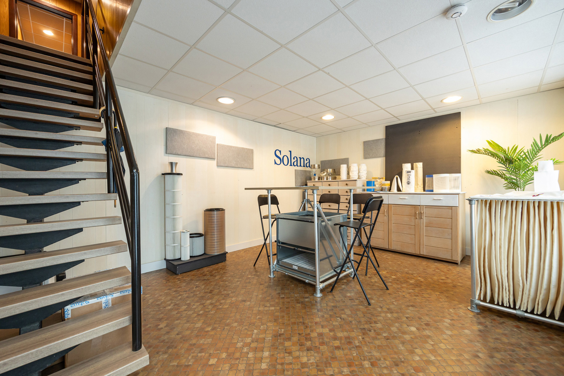 Kantoorgebouw met atelier op voll. bebouwd perceel van 528m² - foto 2