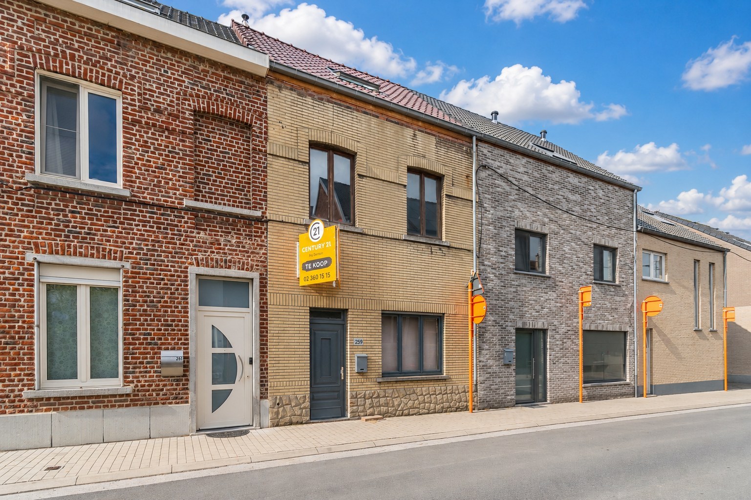 Een mooi gelegen, deels te renoveren woning met 4 slaapkamers!! - foto 1