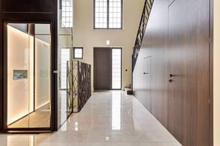 Riante villa in de Elsdonk Wijk te WILRIJK op 875m² met prachtige tuin. Gelegen in een rustige en kindvriendelijke straat, dichtbij alle belangrijke...