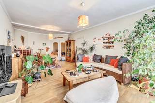 Idéalement situé en bordure du parc Josaphat, du parc Wahis et tennis club Wahis, au 3e étage d'un immeuble de 6 étages, nous vous proposons...