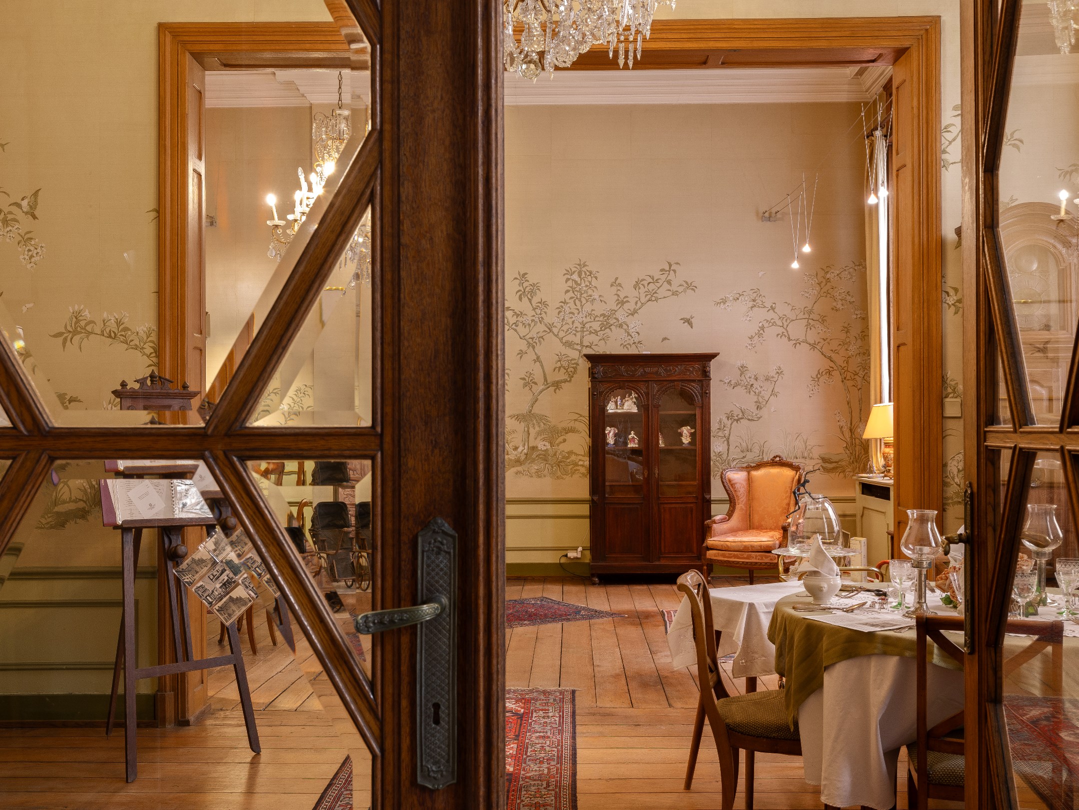 Handelsgelijkvloers in karaktervol pand van +200m2 met parking gelegen in Hasselt centrum. - foto 4