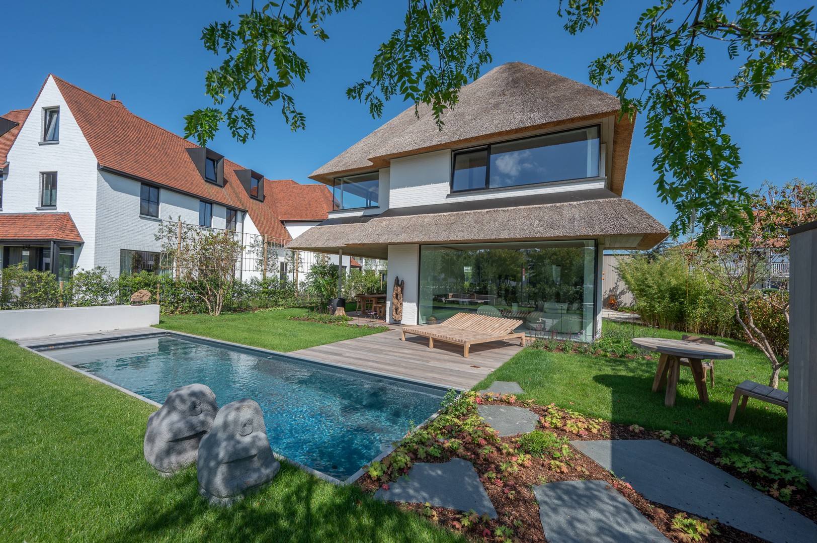 Luxurious detached villa in Knokke Duinenwater with a beautiful sunny garden and pool, just a few steps from the lake. - photo 4