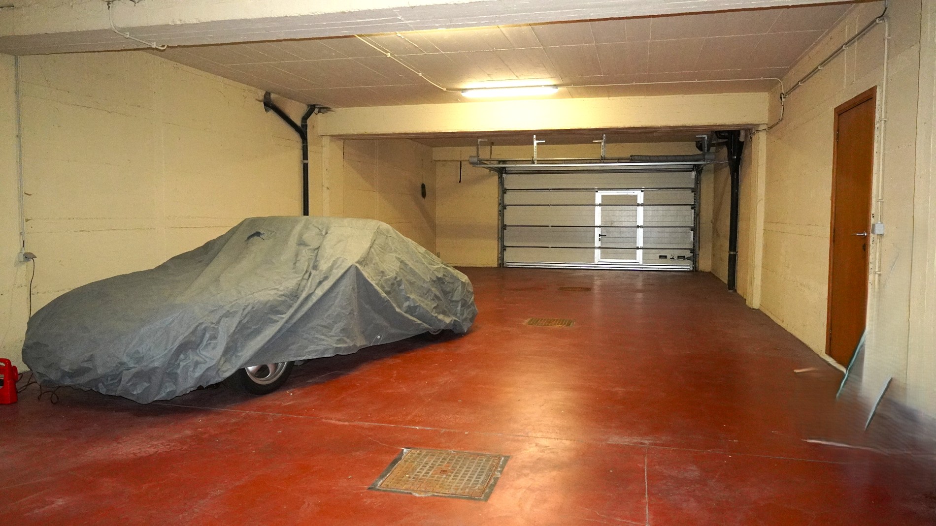 Unieke garage van ca. 125 m² aan het Stationsplein te Lokeren - foto 2