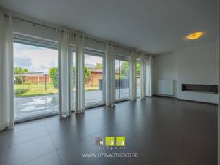 GELIJKVLOERS DUPLEX APPARTEMENT MET 3 SLAAPKAMERS, 2 TERRASSEN, TUIN, AUTOSTAANPLAATS & KELDERBERGING IN HET CENTRUM VAN DILSEN.TROEVEN-...