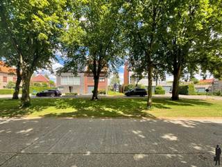 Perceel bouwgrond aan de gegeerde en groene Albertdreef van ca. 168 m²! <br /><br />Bebouwbaar volgens de basisbouwnorm:<br /><br />-Kelder<br />-Gelijkvloers: 6 meter x 13 meter<br />-1ste Verdieping: 6 meter x 13 meter<br />-2de verdieping: 6 meter x 9 meter<br /><br />Oriëntatie op het noordoosten. <br /><br />Het perceel kent een aangename ligging op wandelafstand van het centrum en met uitvalswegen op enkele minuten van het pand! Meer info omtrent de bouwvoorschriften via het kantoor!<br /><br />Heden reeds fundering aanwezig.