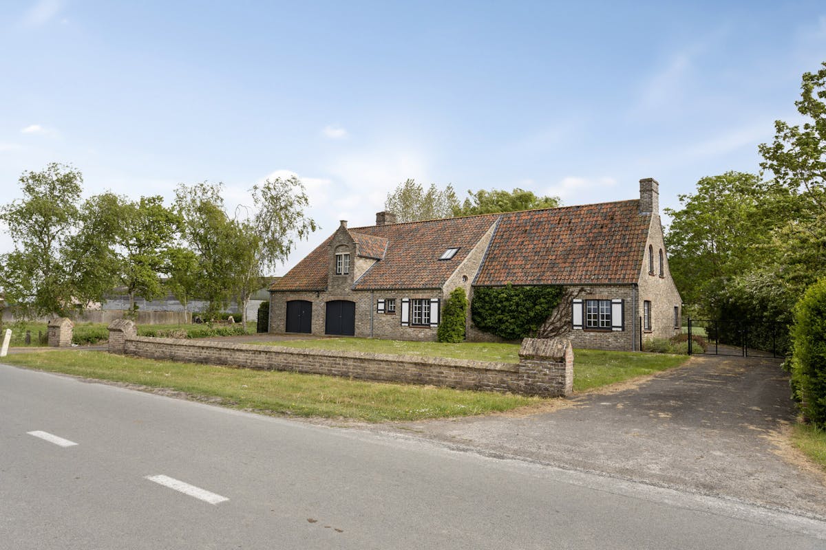 Idyllisch gelegen huis langs de Oude Sluissedijk te Damme - foto 1