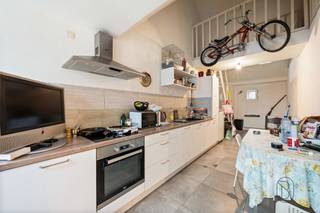 Te koop: vergunde opbrengsteigendom met een kantoor, 2 appartementen en groot magazijn in Ronse In de Olifantstraat in Ronse bevindt zich...