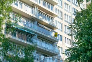 VALIMMAS verkoopt dit rustig gelegen appartement met terras, nabij het centrum van Zellik.... Het appartement is gelegen op de zesde verdieping...