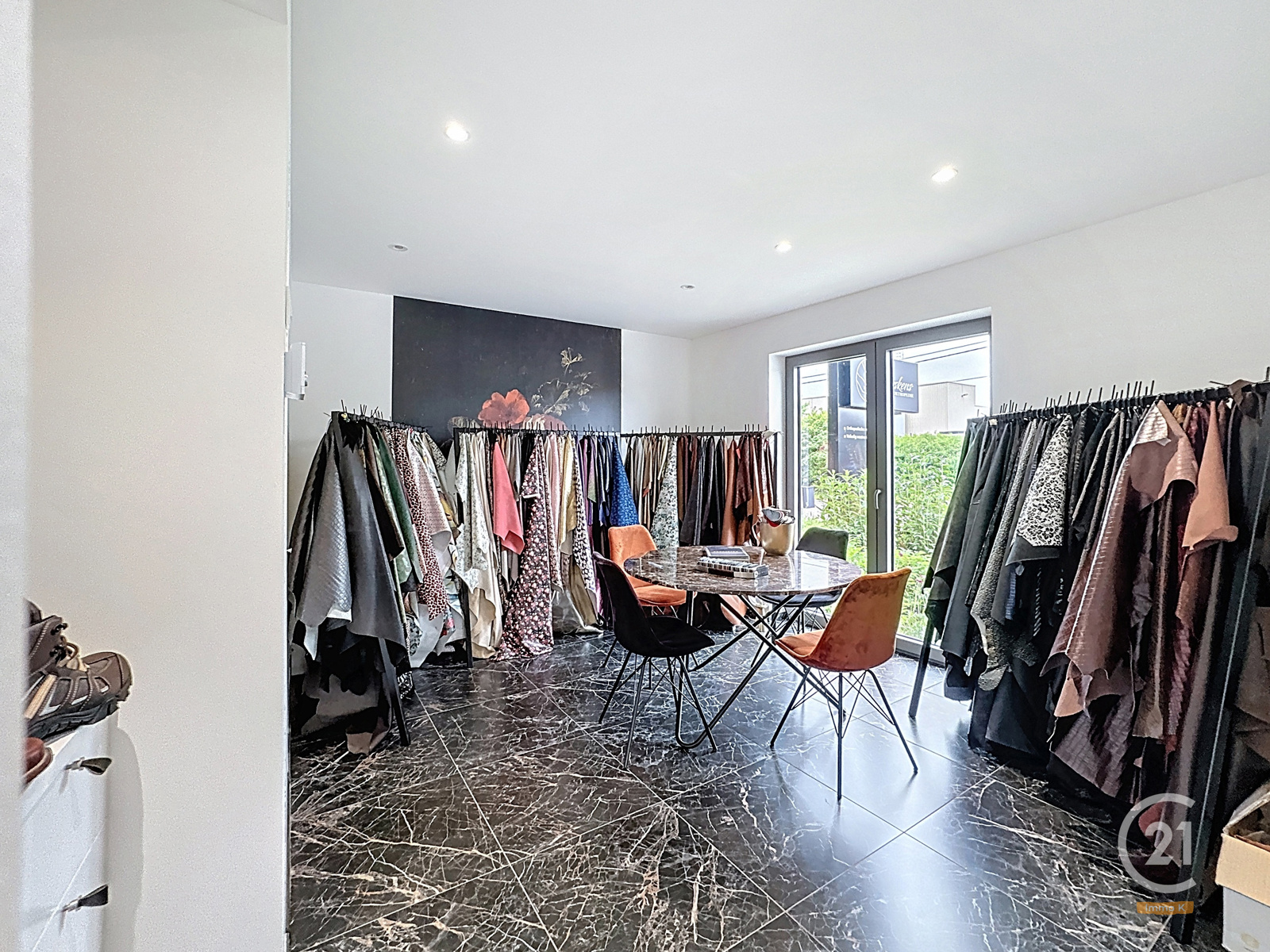 Volledig gerenoveerd (handels)huis met woonst op toplocatie! - foto 4