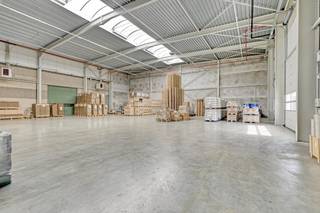 Logistics warehouse for rent in the industrial zone in Maldegem/Adegem. Easy access to A11-E40. via N44 and N49Layout:- Warehouse (804 m²) with...