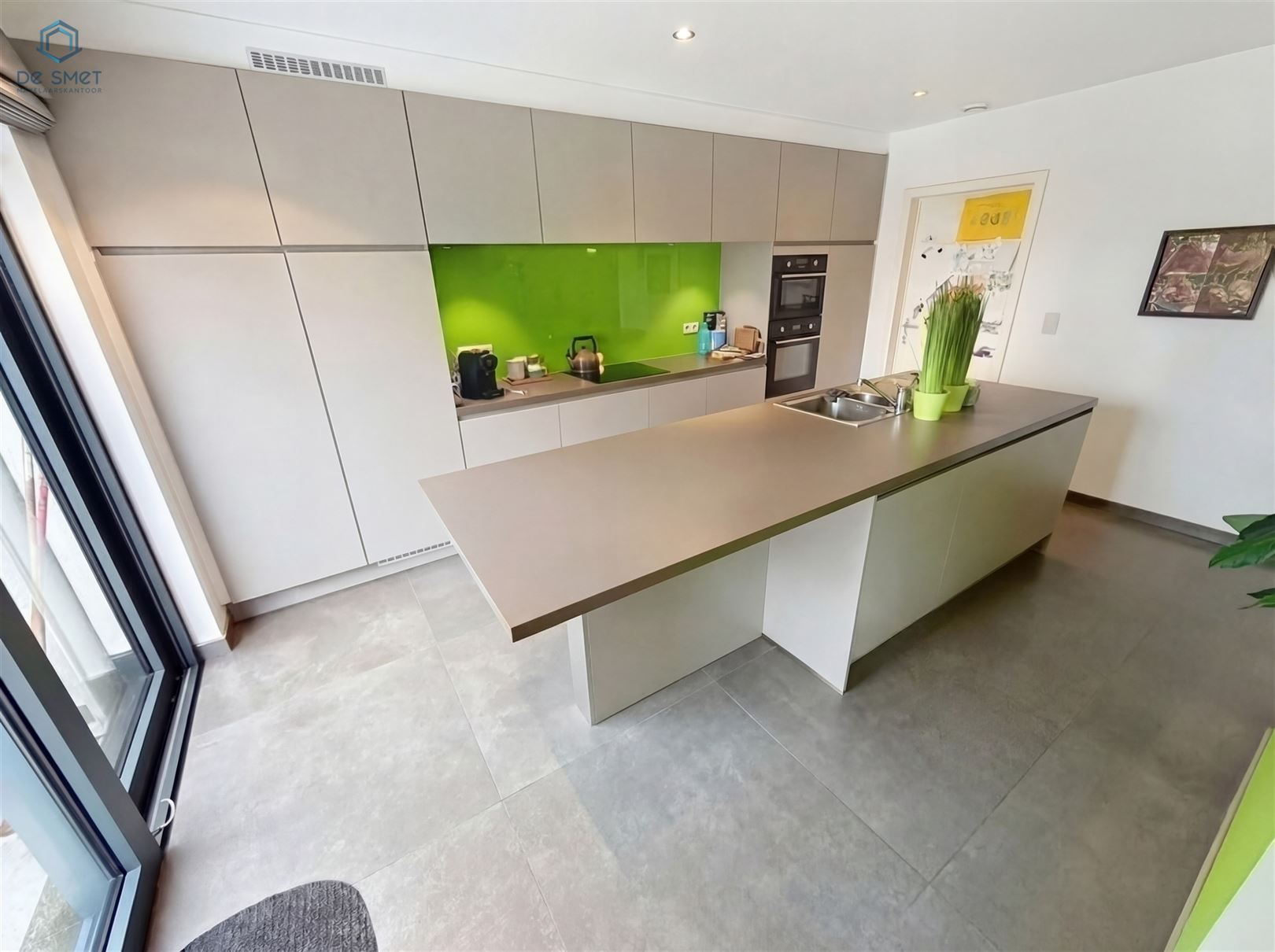 Maison neuve prête à habiter avec 3 chambres, espace commercial et grand grenier - photo 5