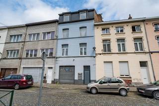 Informations & visites : 02 315 51 71We Invest vous propose cet immeuble mixte de ± 256 m² situé à Molenbeek-Saint-Jean, à proximité du site Tour &...