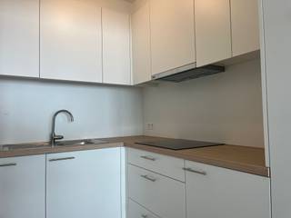 Gelegen in het centrum van De Haan op wandelafstand van winkels, restaurants, scholen, openbaar vervoer en het strand, vinden we dit...
