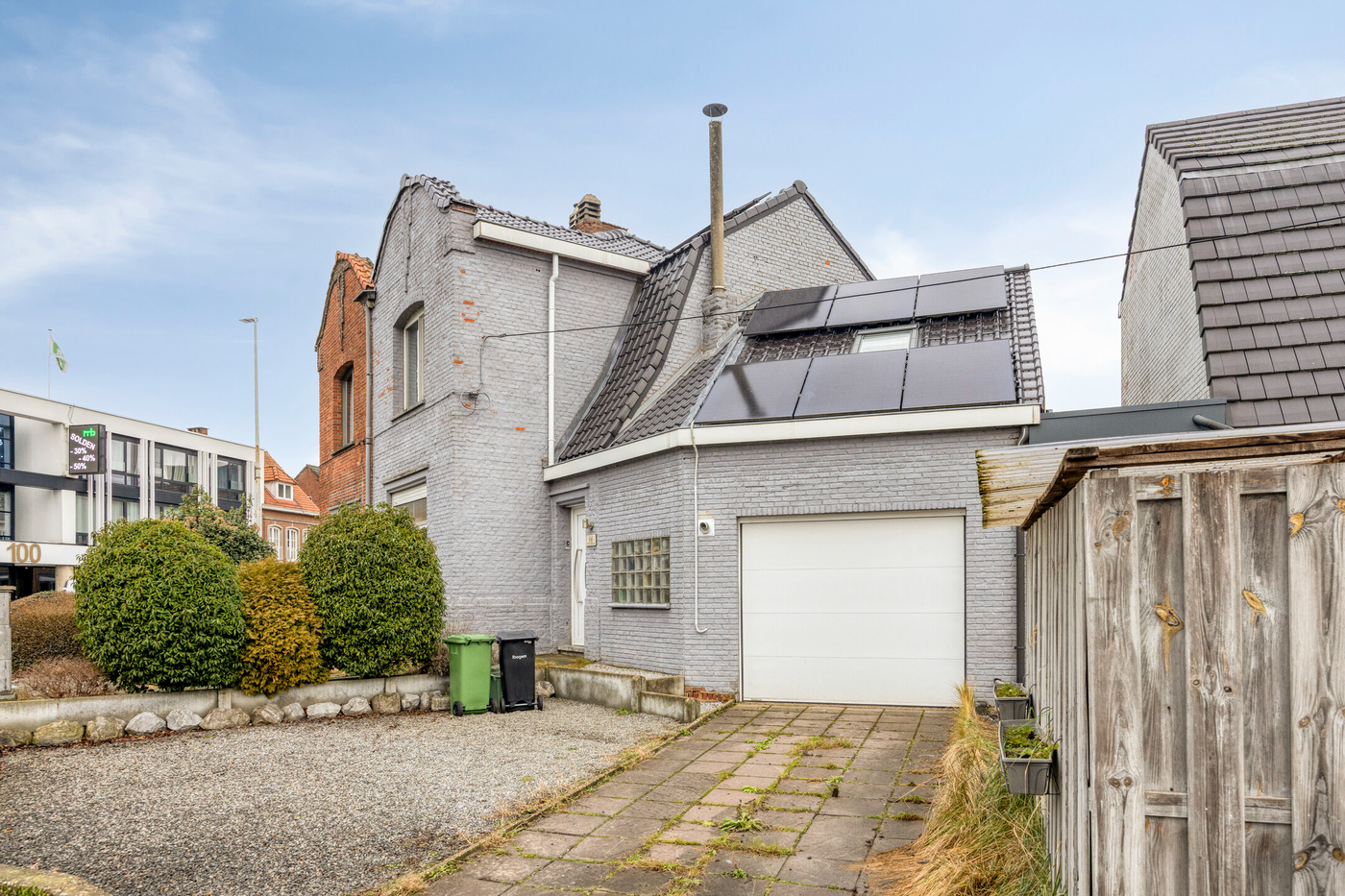 Ruime gezinswoning met moderne keuken, garage en zonnige terras - foto 5