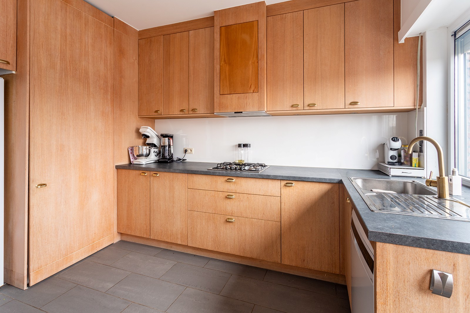 Prachtig gerenoveerd appartement met 3 ruime slaapkamers en terras - foto 4