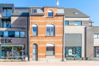 VALIMMAS verkoopt deze zeer degelijke en prima onderhouden ruime rijwoning met tuin en parking (bereikbaar via het Bergveld).... De woning is...