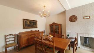 Bent u op zoek naar een comfortabel en instapklaar appartement op een uitstekende locatie? Dit aantrekkelijke appartement met 2 slaapkamers, gelegen in de rustige en aangename Vlinderstraat te Hasselt, biedt het allemaal.<br /><br />Indeling:<br /><br />Verdiep +2:<br /><br />- inkomhal<br />- woonkamer<br />- keuken<br />- 2 slaapkamers<br />- toilet<br />- badkamer<br />- 2 terrassen<br /><br />Verdiep -1:<br /><br />- kelderberging<br /><br />Extra info:<br /><br />- EPC label: B <br />- bewoonbare oppervlakte: +/- 112m²<br />- voorschot verwarming: 70,00 euro/maand<br />- voorschot algemene kosten: 70,00 euro/maand<br /><br />De snelste manier om een bezoek te brengen aan dit appartement? Vraag je bezoek aan via de rode knop op onze website (www.dewaele.com).<br /><br />Telefonisch kunnen er geen afspraken gemaakt worden. Bij andere vragen kun je ons telefonisch contacteren via 011 30 50 50.<br /><br />Tot binnenkort