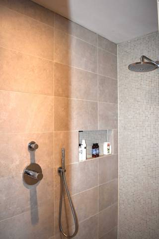 Gezellige gesloten bebouwing met TERRAS, TUIN en GARAGE, ideaal gelegen nabij het CENTRUM van Oudenaarde en perfect als STARTERSWONING.Deze charmante...