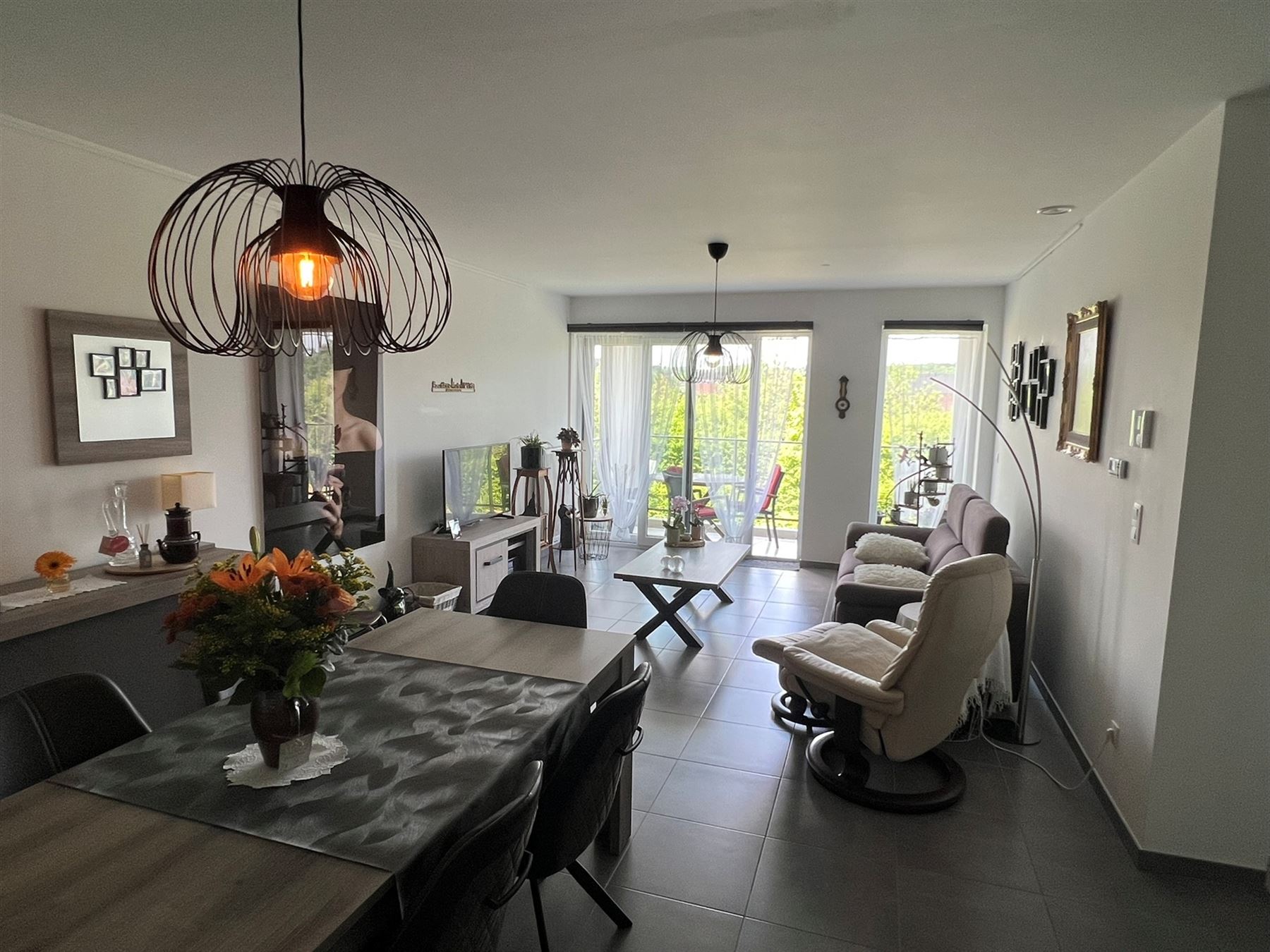 Comfortabel wonen met zicht op groen : 2 slaapkamers, terras en garage inbegrepen - foto 2