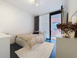 Recente studentenkamer in voormalige brandweerkazerne. Deze studentenkamer maakt deel uit van een standingvol renovatieproject op een zeer...