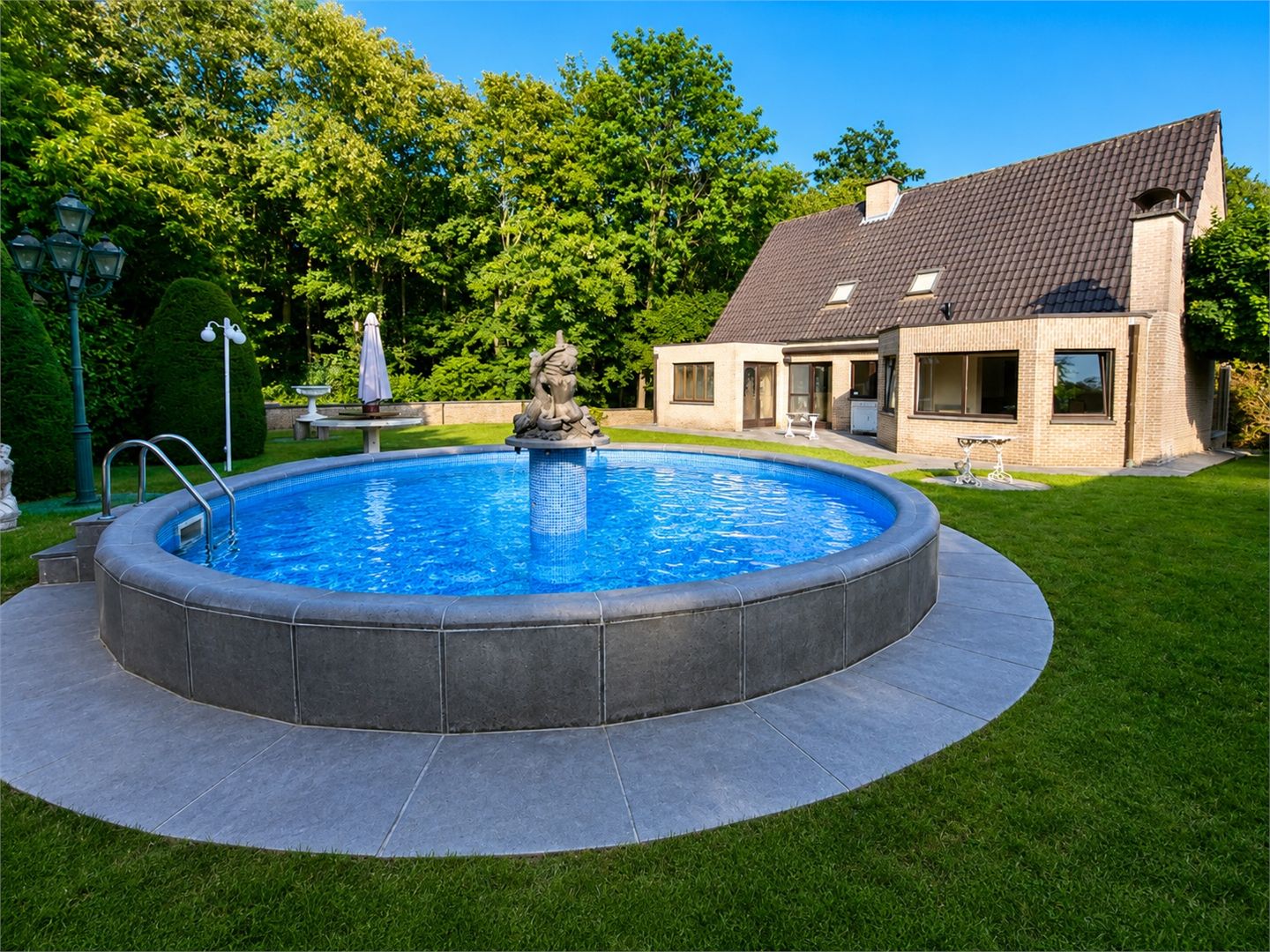 Exclusieve villa in pittoresk Roborst met vrij uitzicht op een bosgebied, zwembad en 4 garages. - foto 4